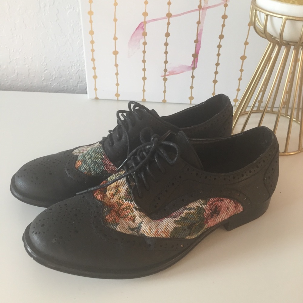 EUC Wanted Black Leather Brocade Oxfords
